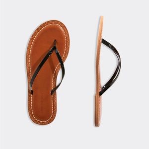 Vineyard Vines Skinny Patent Leather Flip Flops